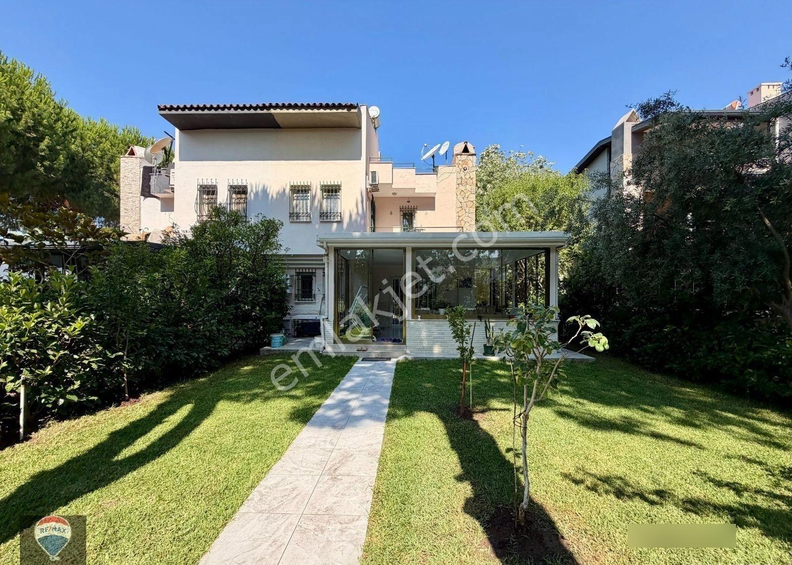 Batı Yakası Sitesi'nde Havuzlu, Kış Bahçeli, Geniş Bahçeli 4+1 Lüks Villa - Görsel 15