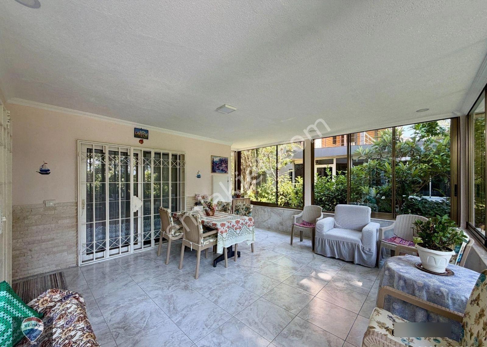 Batı Yakası Sitesi'nde Havuzlu, Kış Bahçeli, Geniş Bahçeli 4+1 Lüks Villa - Görsel 5
