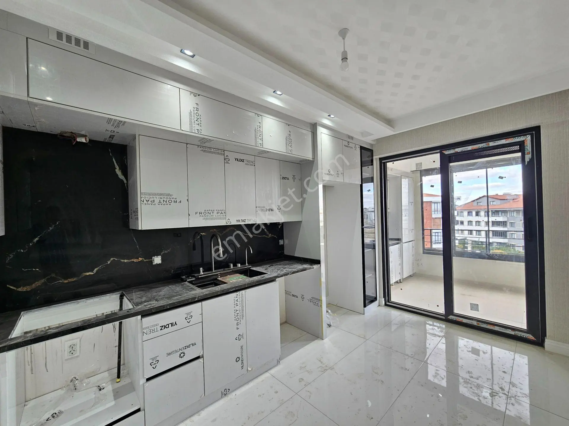 Ahmet Yesevi Caddesi Ve Beyhekim Caddesi Yakını Ultra Lüx Site İçerisinde Satılık 3+1 Daireler