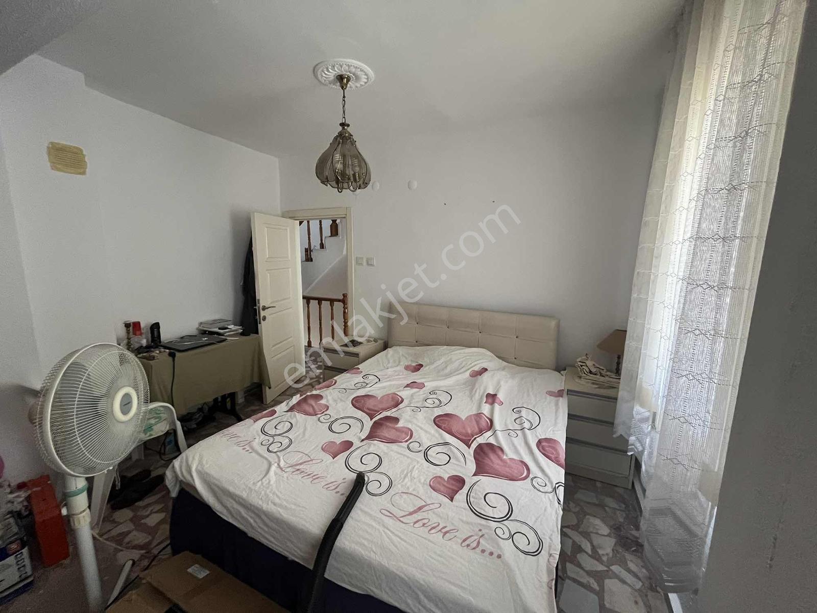 Denize 500 Mt Mesafede Çift Çephe Girişli Bahçeli 3+1 Villa - Görsel 32