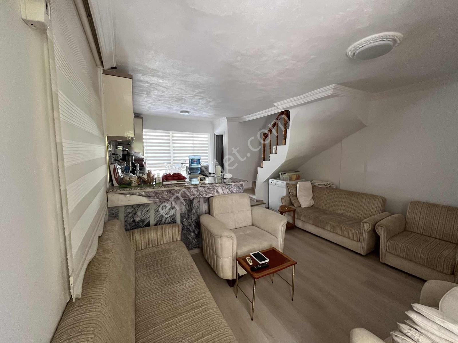 Denize 500 Mt Mesafede Çift Çephe Girişli Bahçeli 3+1 Villa - Görsel 13