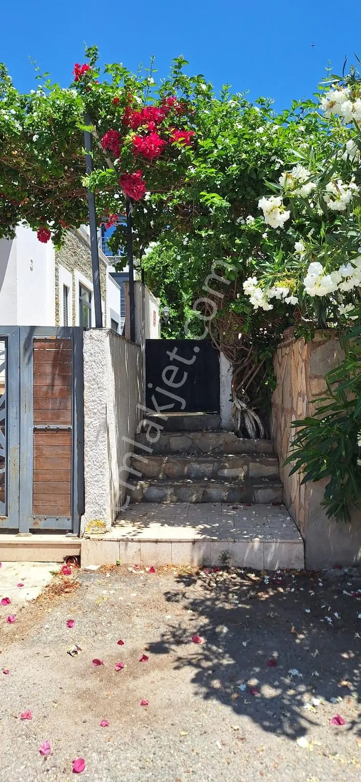Turgutreis Yalıda Denize Yürüme Mesafede Eşyalı Satılık 2+1daire - Görsel 33