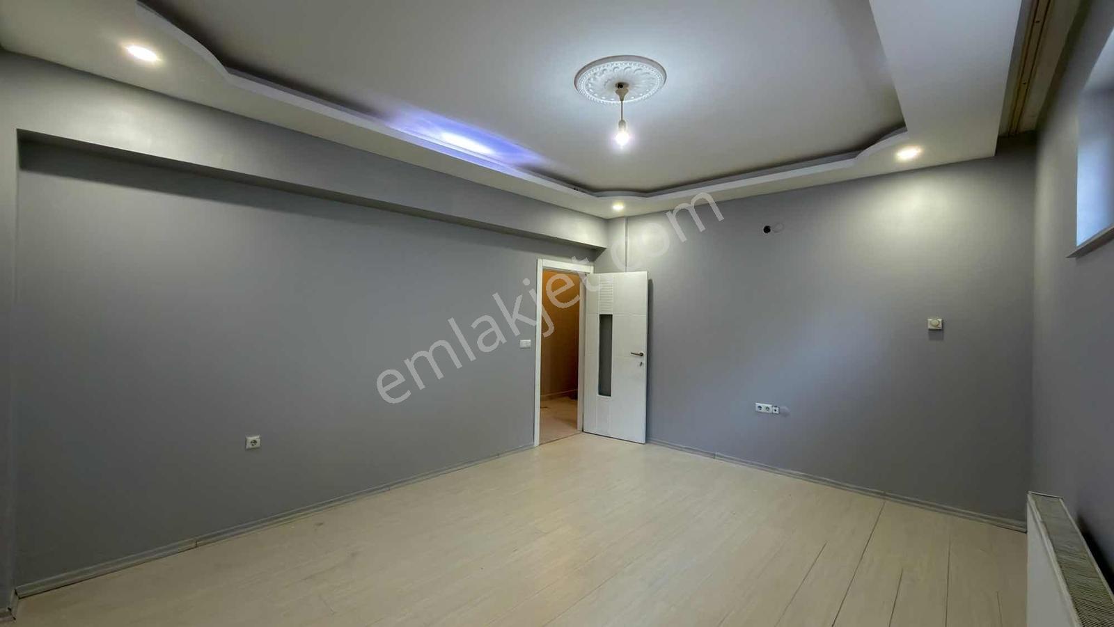 Demirci'de Kiralık 2+1 Bahçeli Daire - Görsel 12