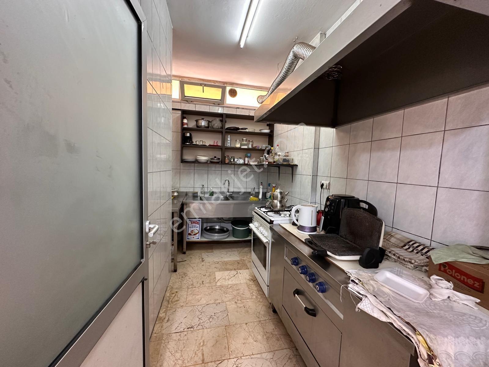 İçerenköy'de 230 M2 Devren Kiralık Şarküteri Depo+ofis+mağaza - Görsel 14