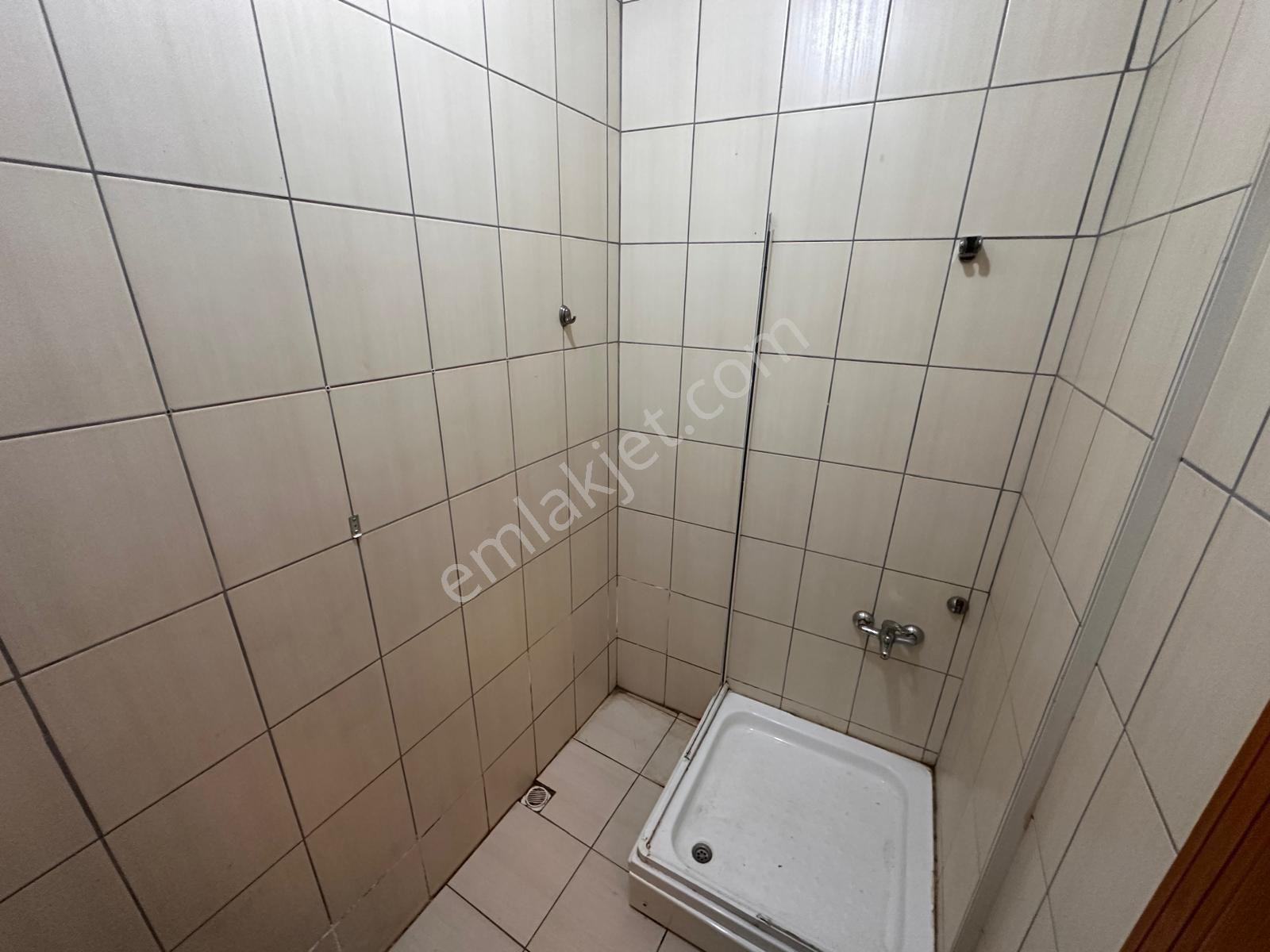İçerenköy'de 230 M2 Devren Kiralık Şarküteri Depo+ofis+mağaza - Görsel 9