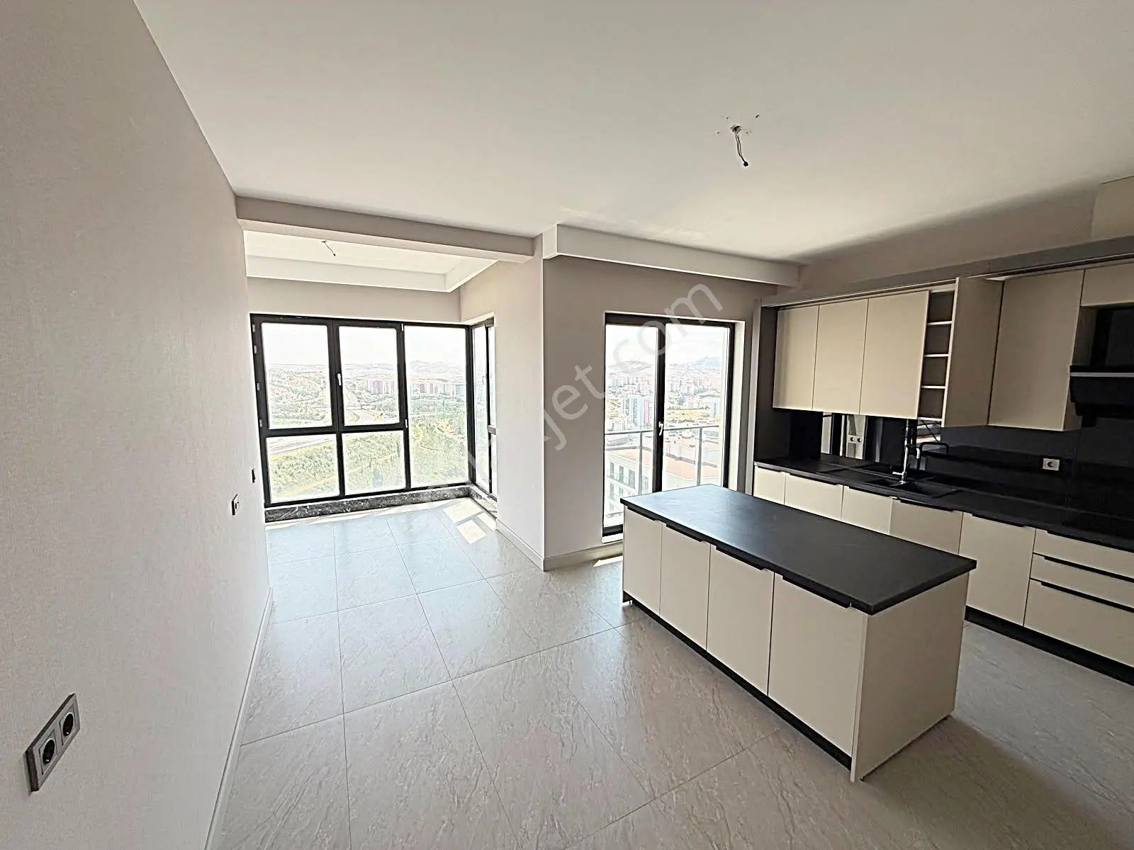 Baska Ankara Sitesinde Ank Manzaralı 5.5+1 Kiralık Daire