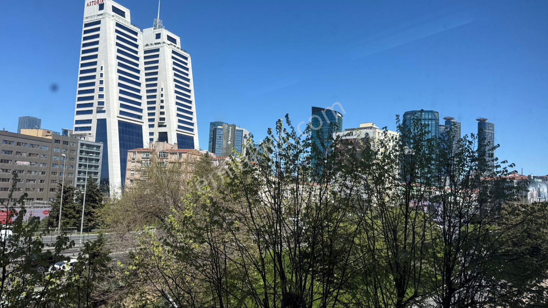 Gayrettepe Akın Sitesinde 170 M2 Eşyalı & Boş Ofis
