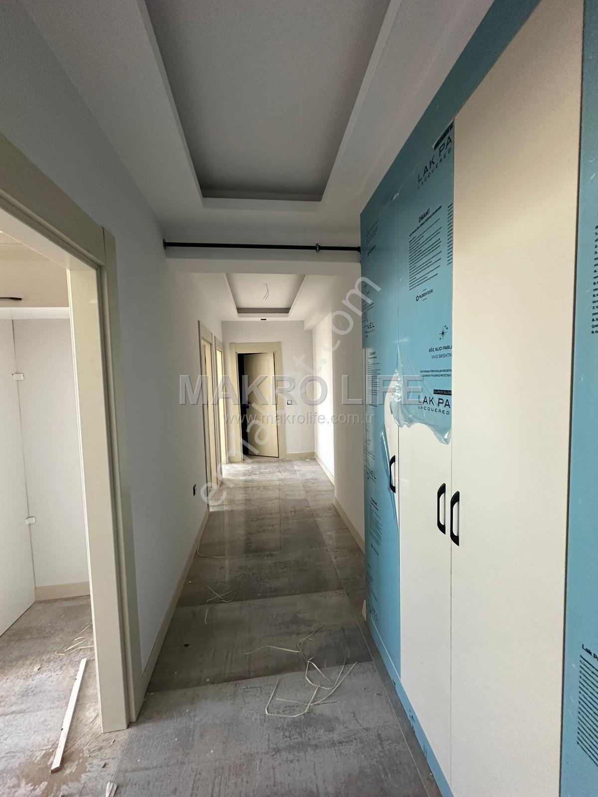 Urfa Yolu Üzerinde Zana Düğün Salonu Civarında Cadde Üzerinde Kiralık 2+1 Fırsat Daire