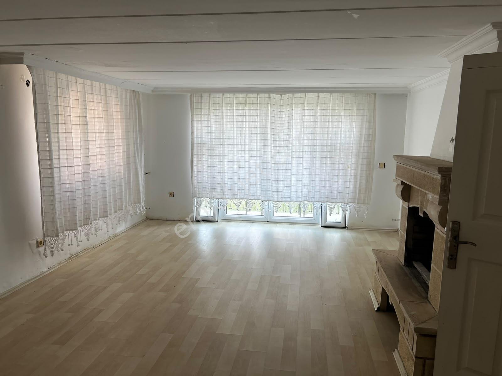 Re/max Anka'dan Dostlar Sitesi'nde Kiralık Deniz Manzaralı Villa - Görsel 15