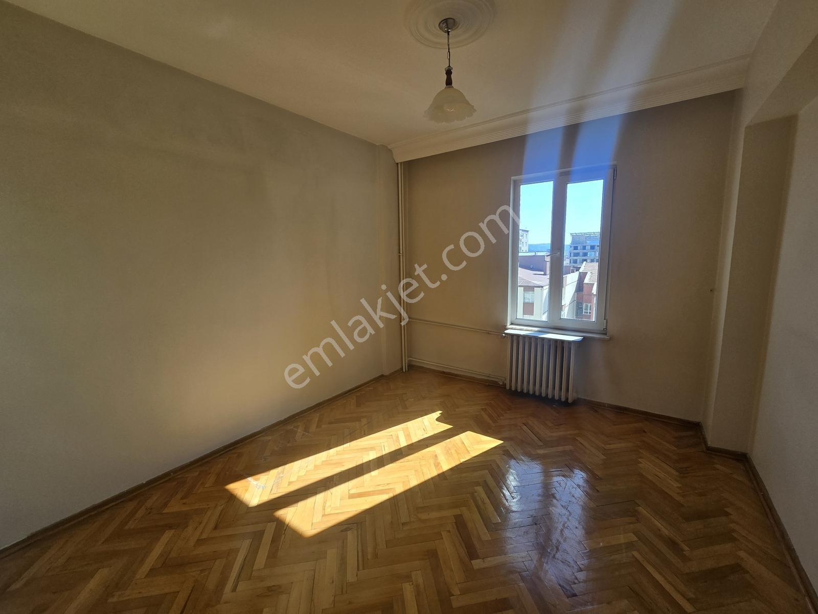 Sahabiye Merkezi Konumda Geniş Bakımlı 3+1 Kiralık Daire - Görsel 15