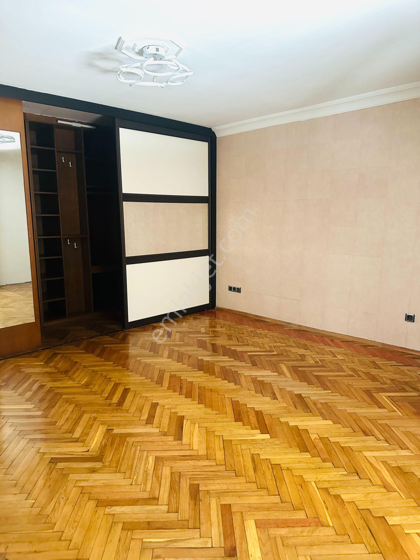 Tarabya Sanatçılar Sitesinde 3+1 200 Metrekare Muhteşem Satılık Bahçe Katı - Görsel 7