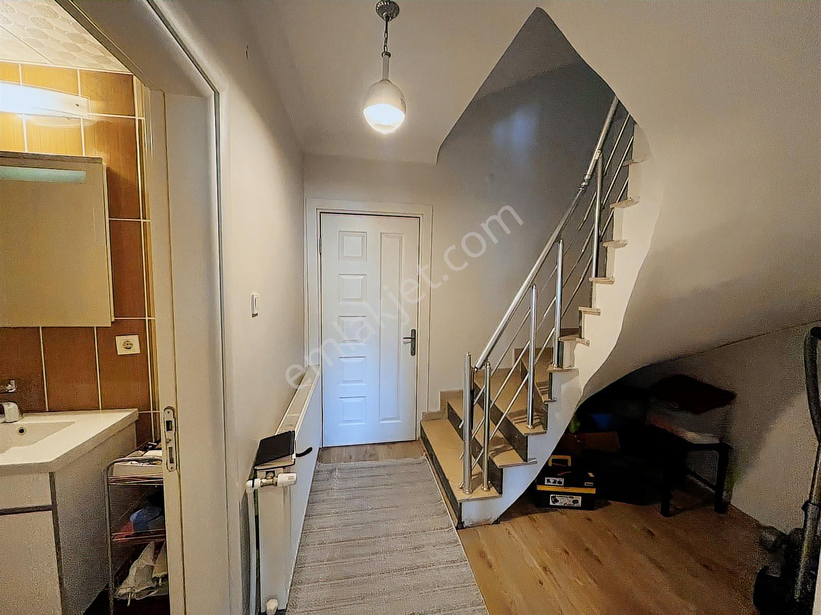 İzmir Gaziemir Beyazevlerde Satılık 3 Katlı Müstakil 7+1 Villa - Görsel 29