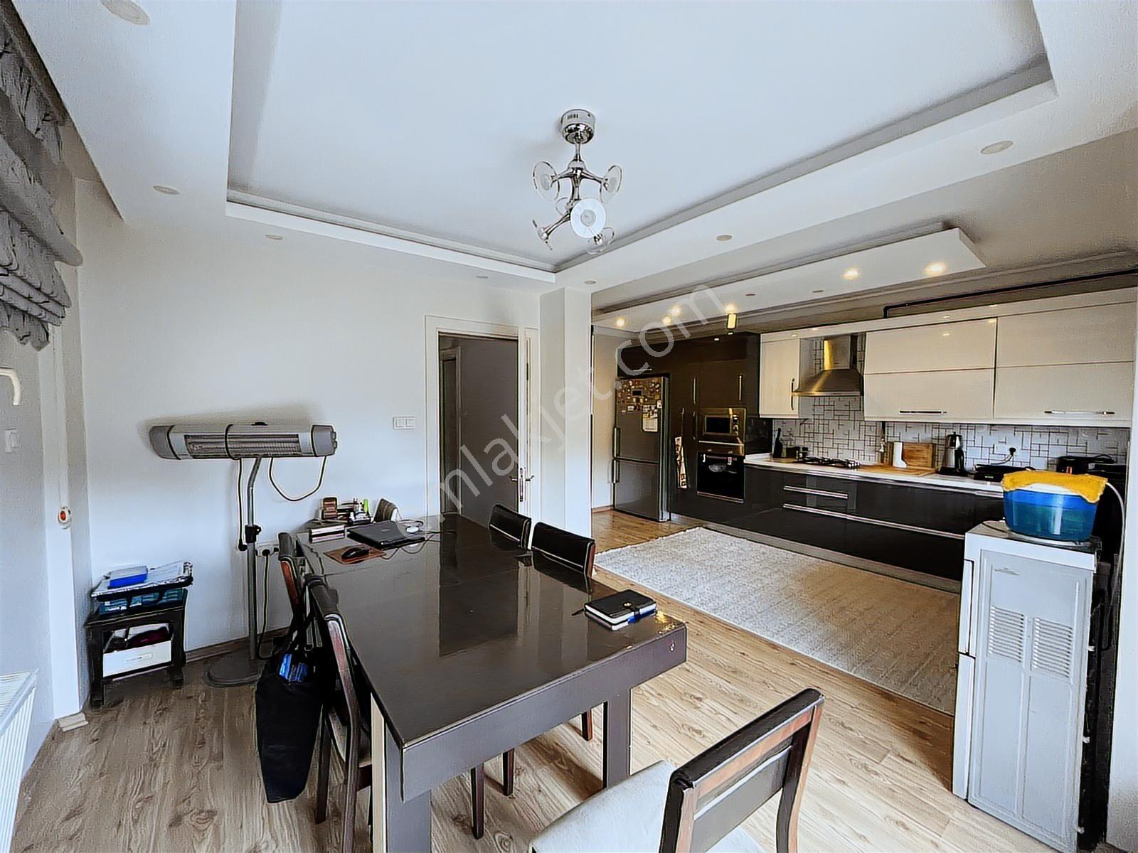 İzmir Gaziemir Beyazevlerde Satılık 3 Katlı Müstakil 7+1 Villa - Görsel 13