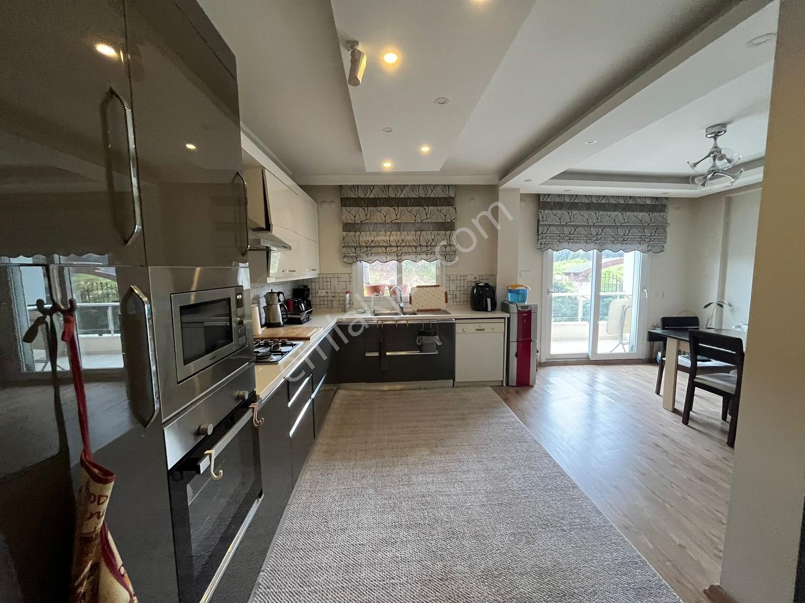 İzmir Gaziemir Beyazevlerde Satılık 3 Katlı Müstakil 7+1 Villa - Görsel 2
