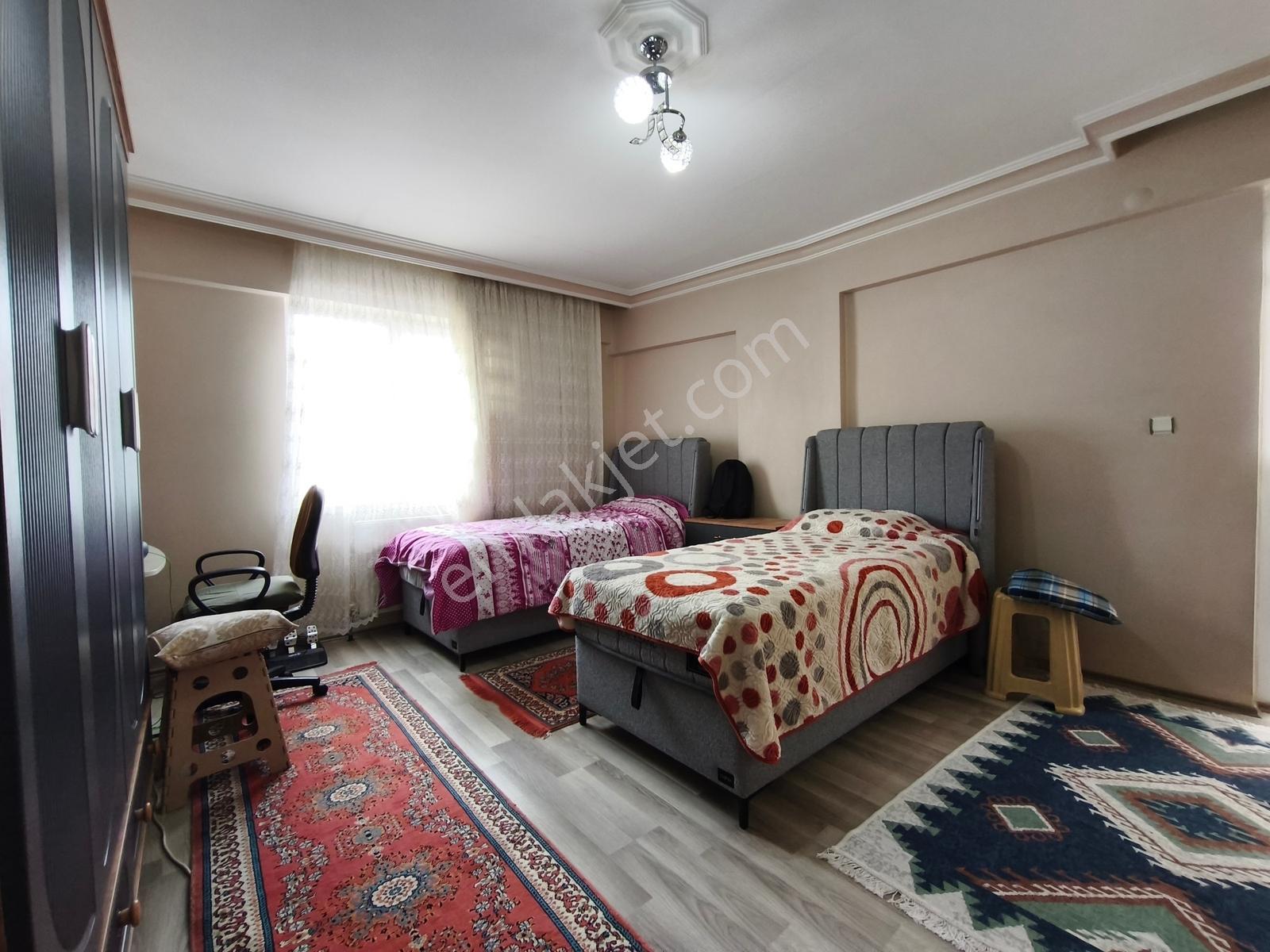 Yükseltepe'de Cadde Üzeri Geniş Kullanım Ön Cephe 140m² 3+1 Acil - Görsel 15