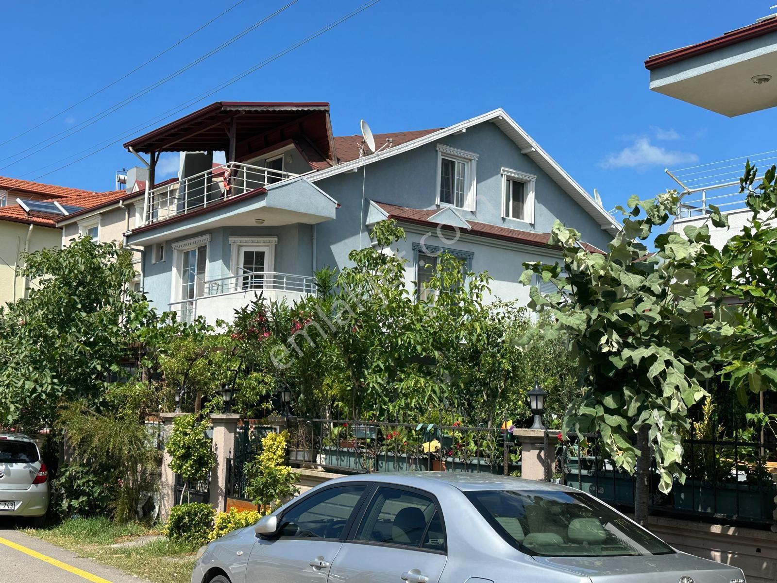 Kocaali Yalı Mahallesinde 3+1 Müstakil Bahçeli Satılık Tripleks Villa