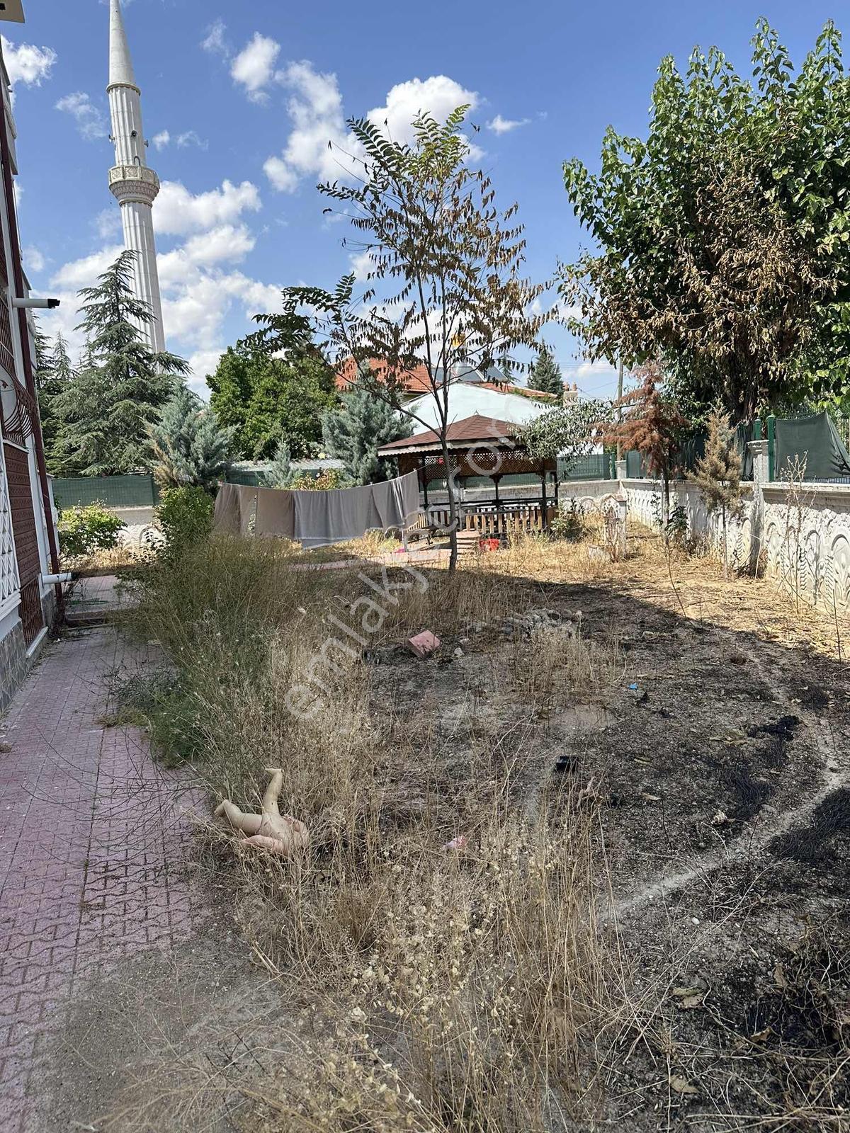 Hüsamettin Çelebi Mahalellesi Geniş 3+1 Kiralık Bodrum Daire - Görsel 12