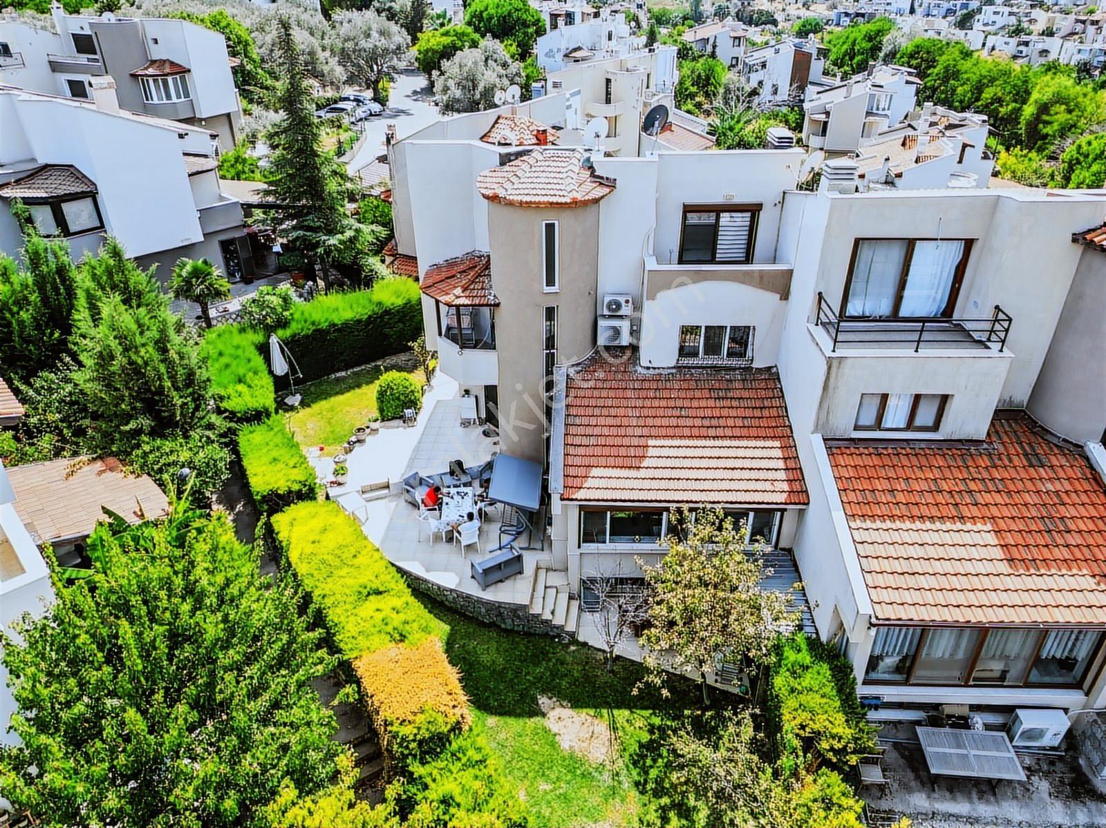 Urla Binkonutlarda Havuzlu , Doğa Manzaralı Muhteşem Ev