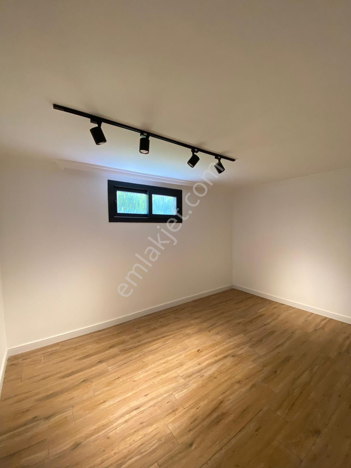 Urla Bademler Havuzlu 5+2 Müstakil Tripleks Villa - Görsel 9