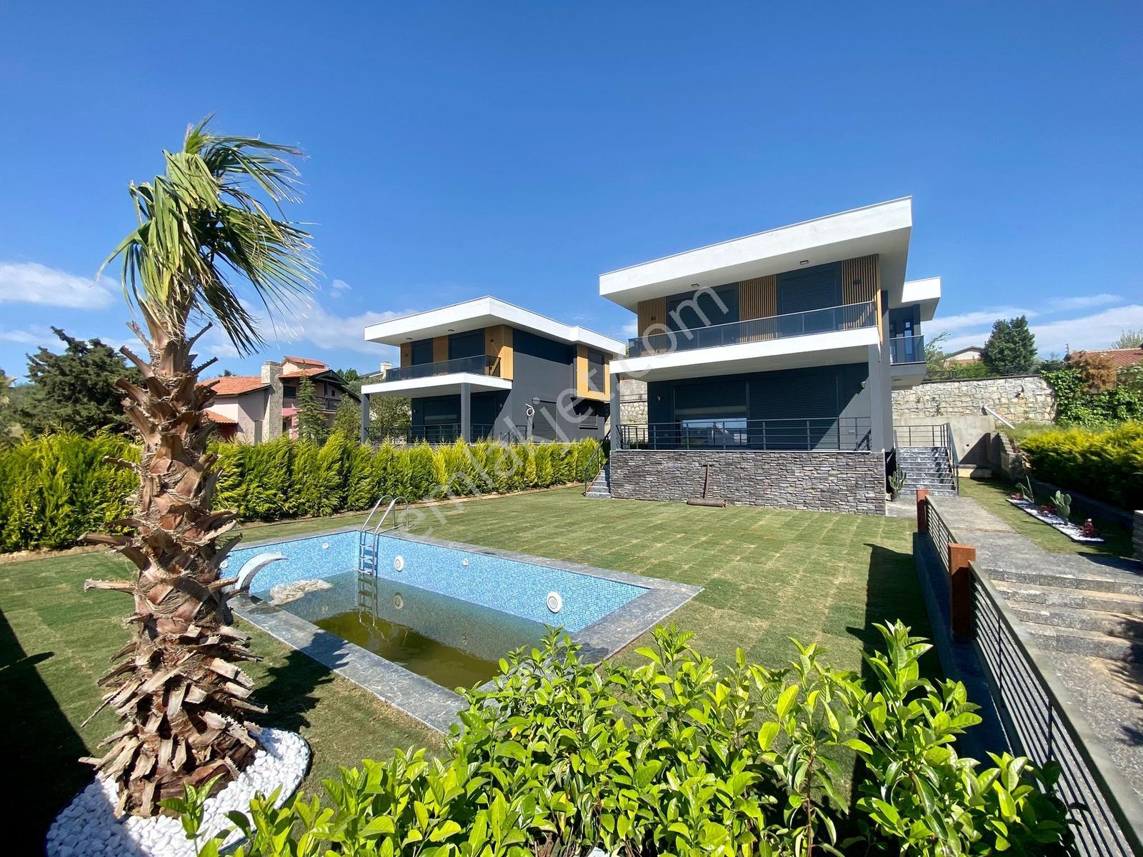 Urla Bademler Havuzlu 5+2 Müstakil Tripleks Villa - Görsel 2