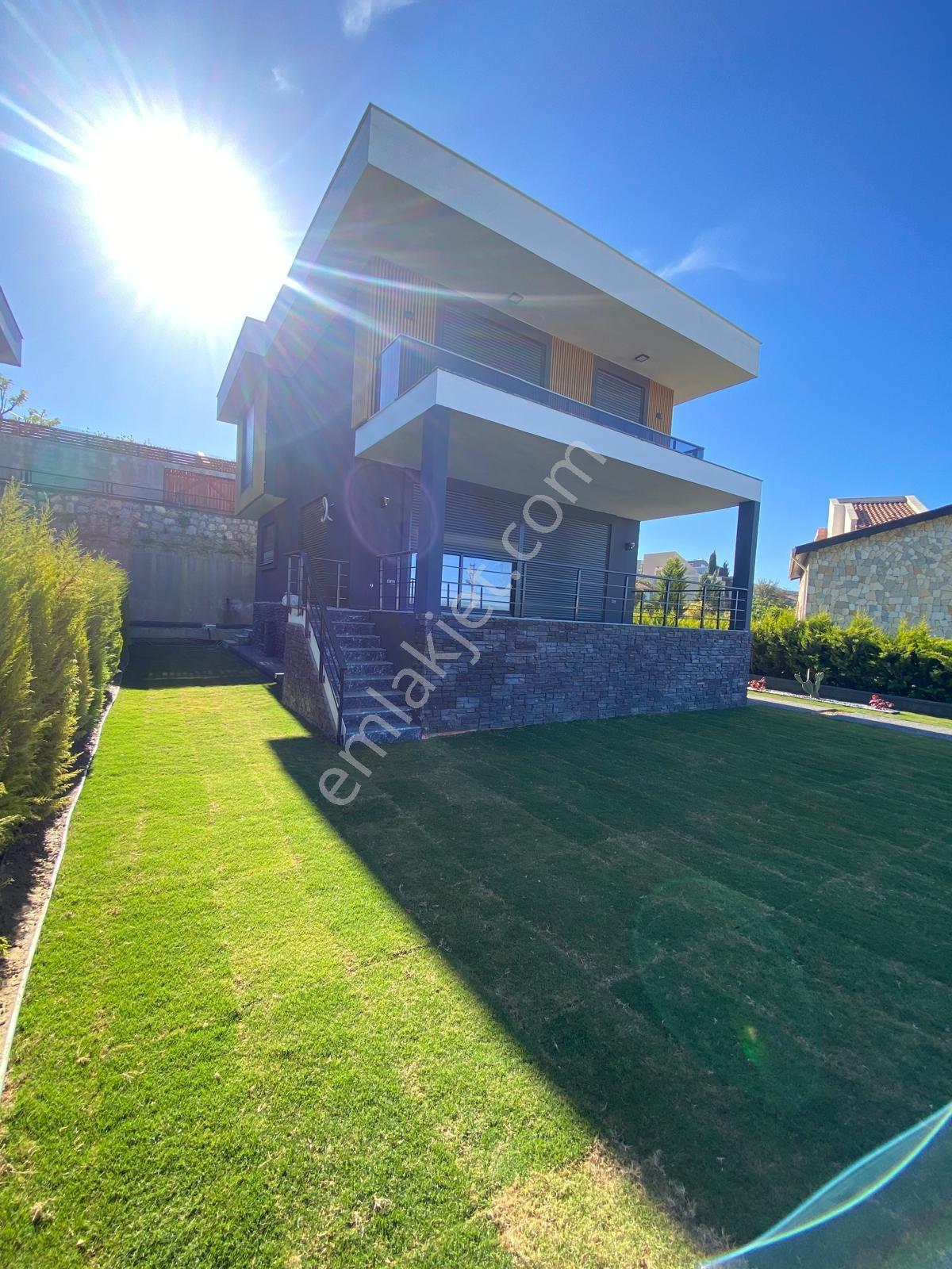 Urla Bademler Havuzlu 5+2 Müstakil Tripleks Villa - Görsel 26