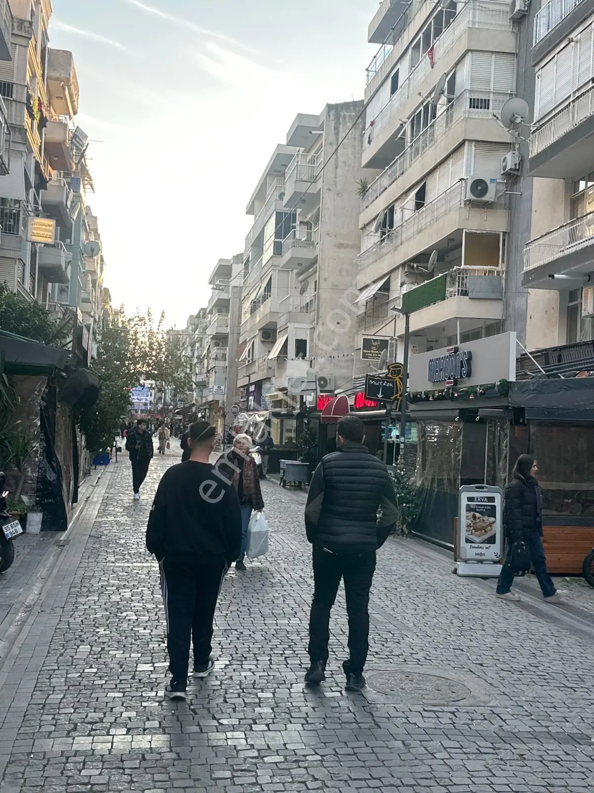 İzmir Karşıyaka Çarşı'da Devren Kiralık Dükkan - Görsel 2