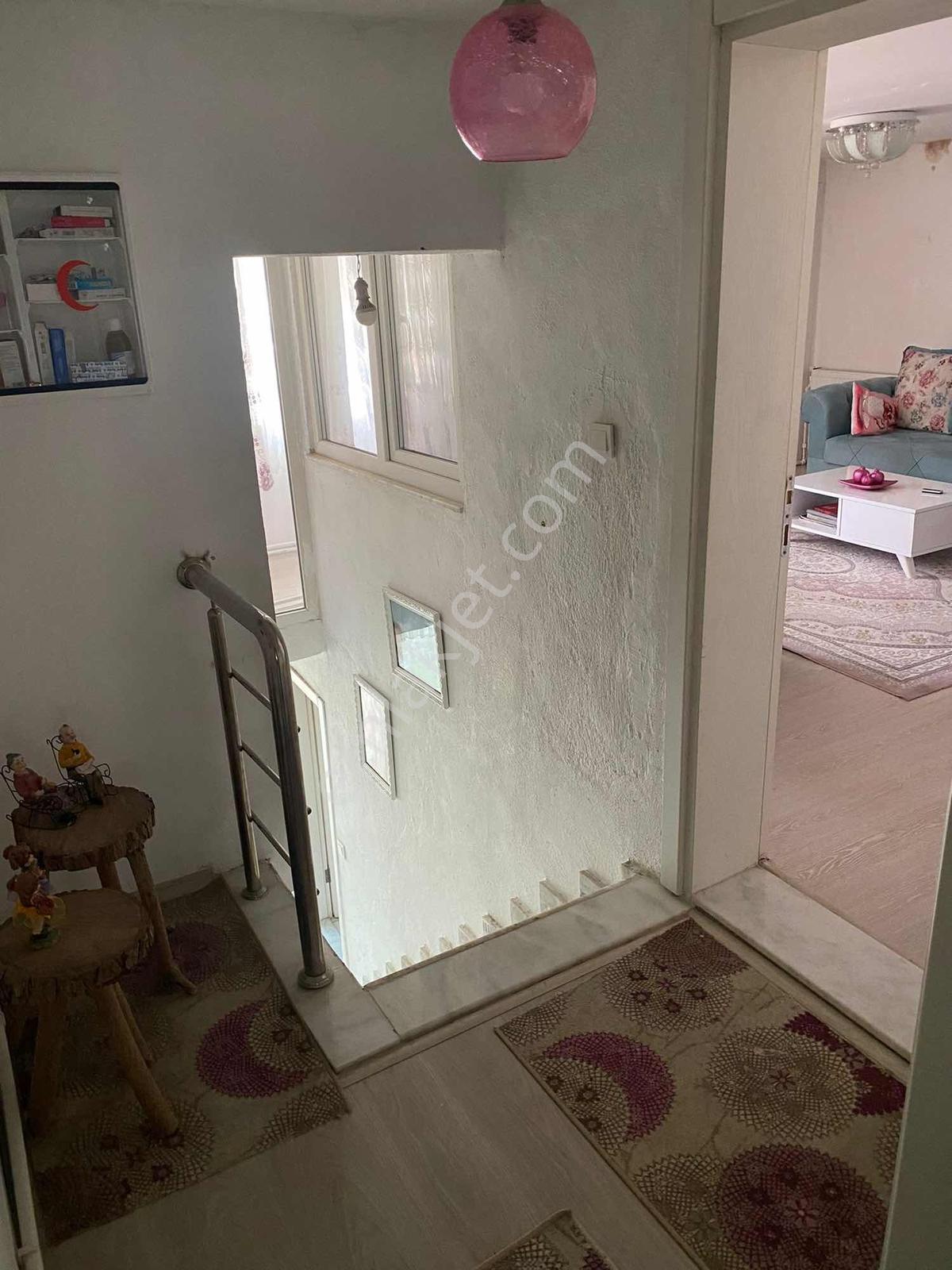 Sanat Sokağında 4+1 Bahçeli Taş Ev - Görsel 24