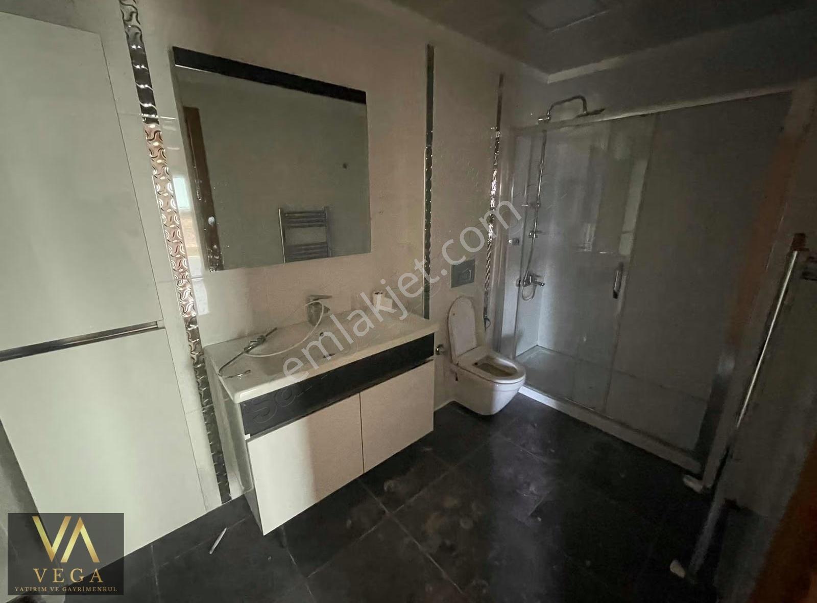 Güzelyurt Mahallesi Site İçinde Kiralık 4+1 Arakat Daire - Görsel 6