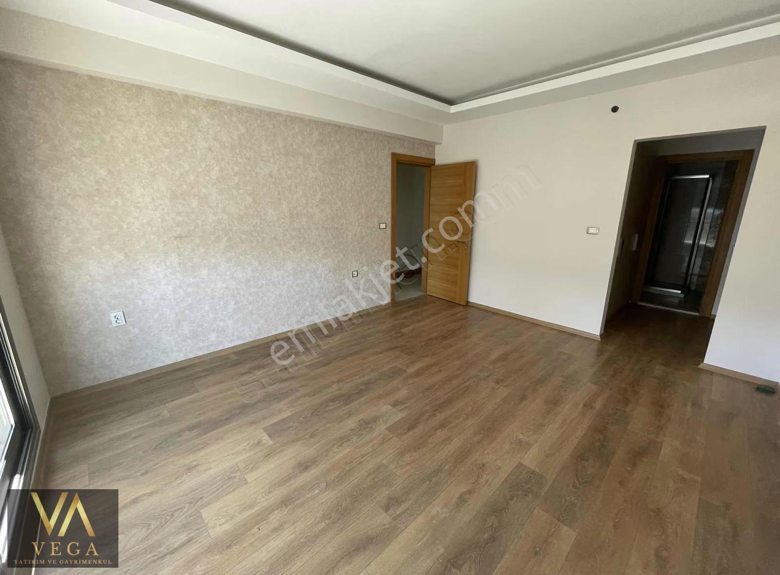 Güzelyurt Mahallesi Site İçinde Kiralık 4+1 Arakat Daire - Görsel 3