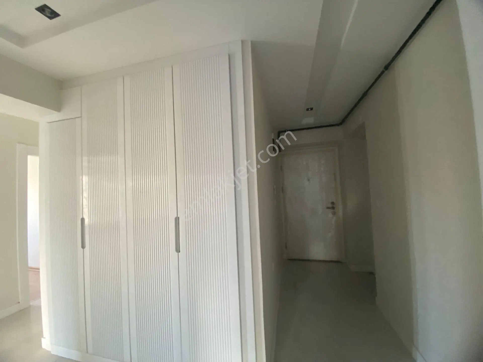 Hükümet Konağı Karşısı Otopaklı Sitede 2,5+1 Dev Teraslı Daire - Görsel 5