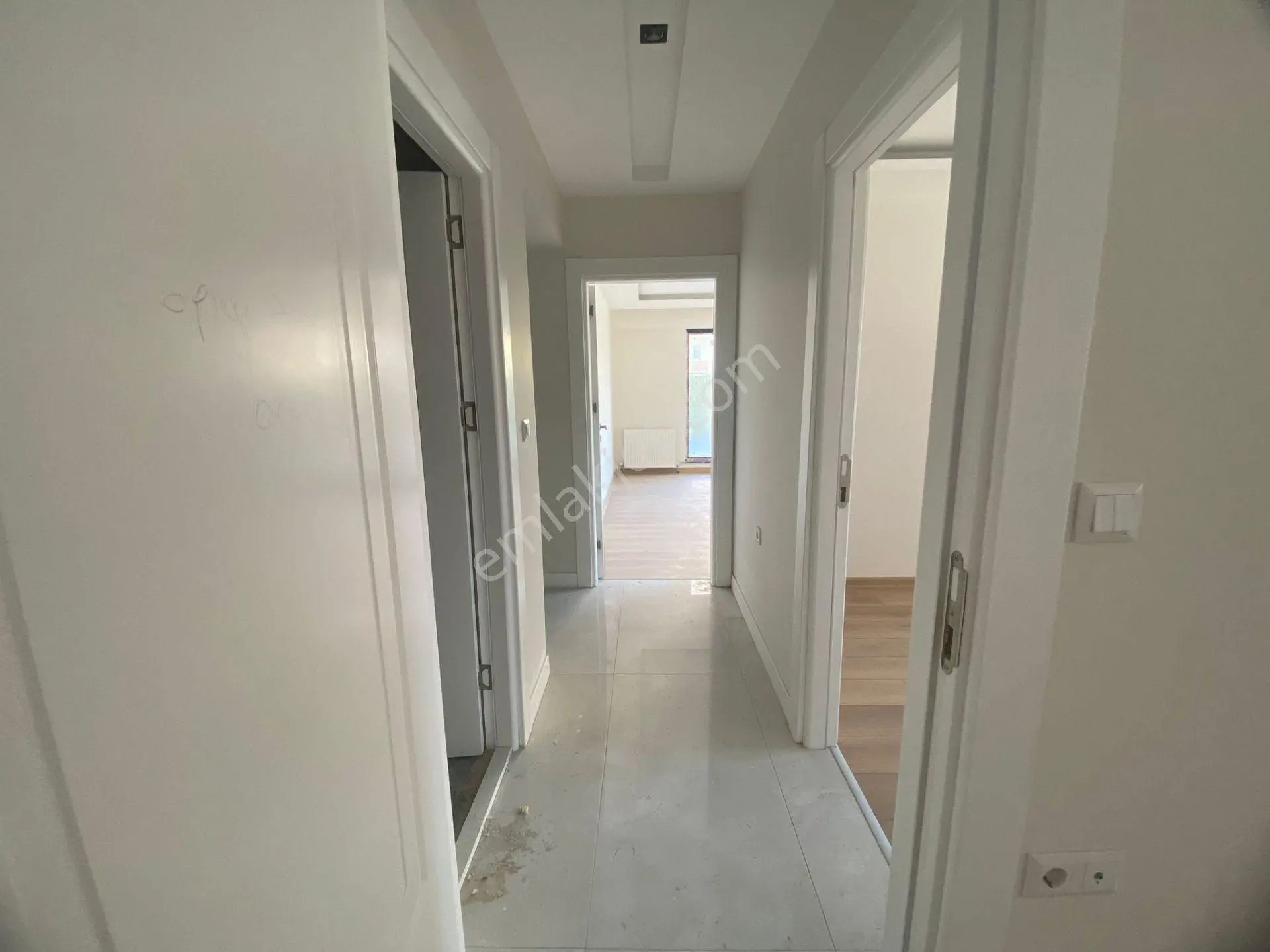 Hükümet Konağı Karşısı Otopaklı Sitede 2,5+1 Dev Teraslı Daire - Görsel 8