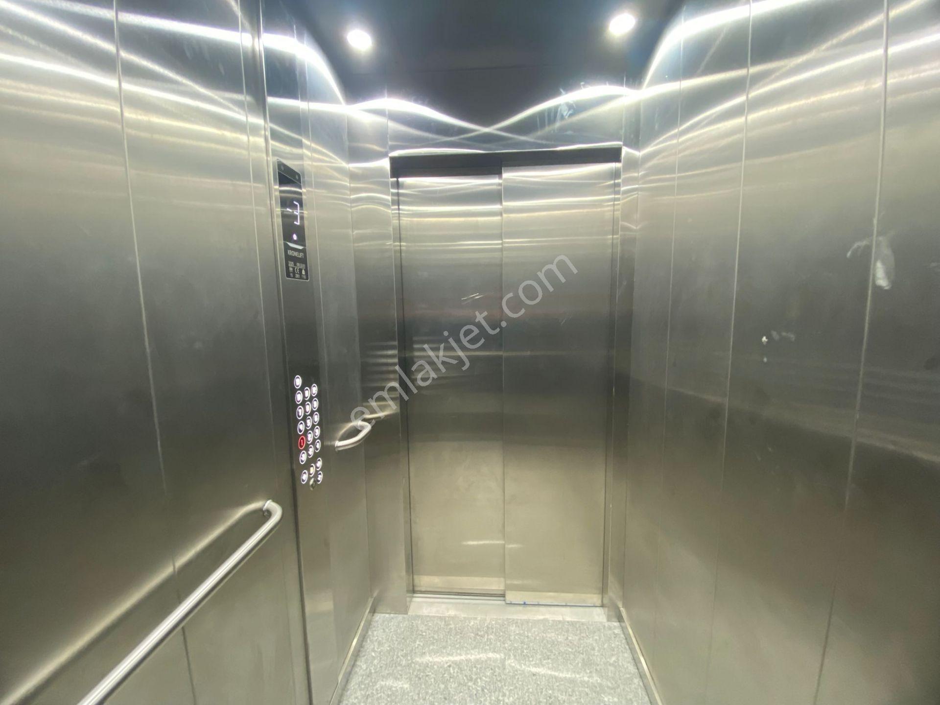 Hükümet Konağı Karşısı Otopaklı Sitede 2,5+1 Dev Teraslı Daire - Görsel 24