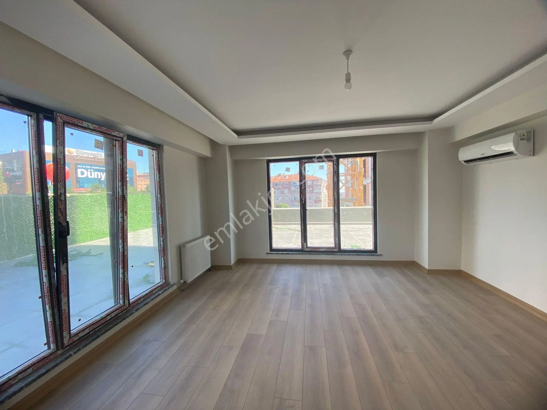 Hükümet Konağı Karşısı Otopaklı Sitede 2,5+1 Dev Teraslı Daire