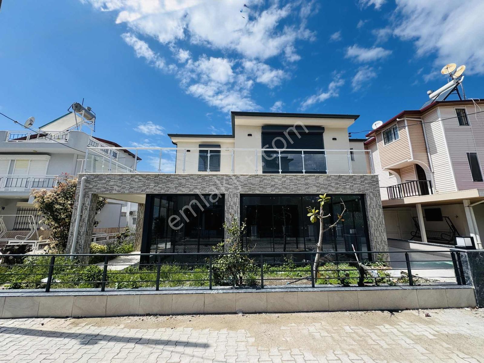 Kuşadası Davutlar'da Denize Sıfır Satılık 4+1 Müstakil Villa - Görsel 2