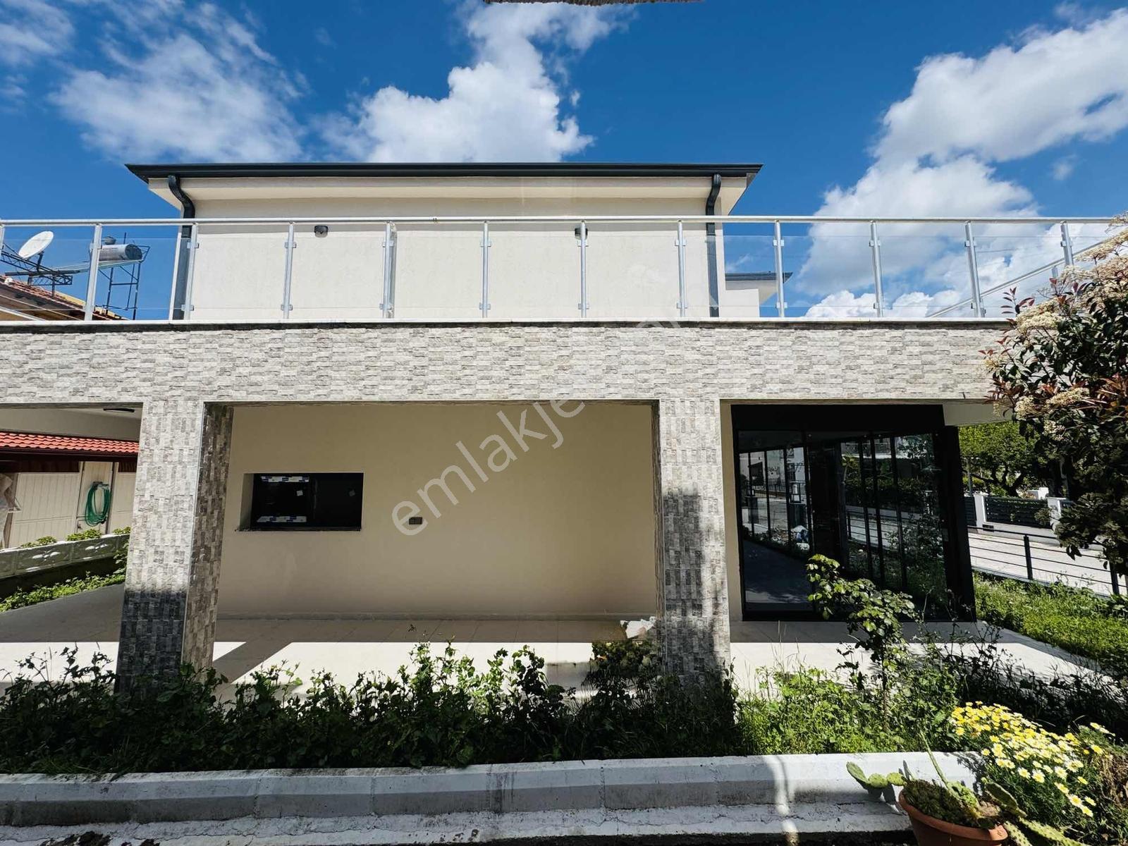 Kuşadası Davutlar'da Denize Sıfır Satılık 4+1 Müstakil Villa - Görsel 14