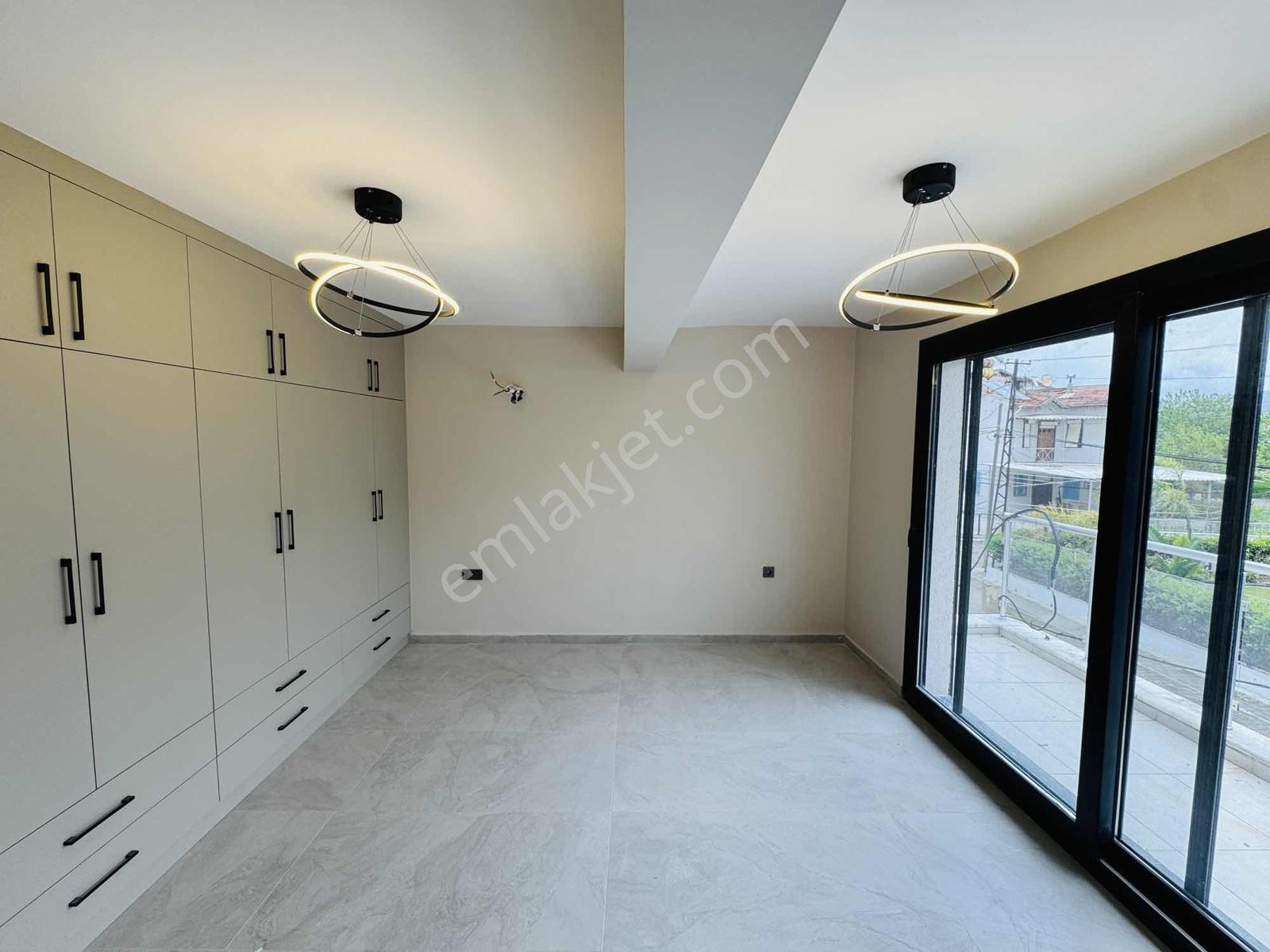 Kuşadası Davutlar'da Denize Sıfır Satılık 4+1 Müstakil Villa - Görsel 32
