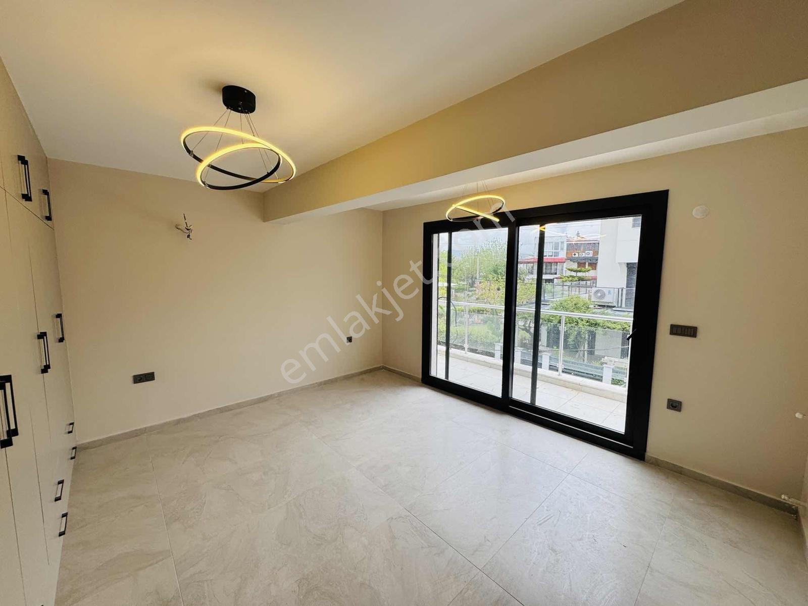 Kuşadası Davutlar'da Denize Sıfır Satılık 4+1 Müstakil Villa - Görsel 25
