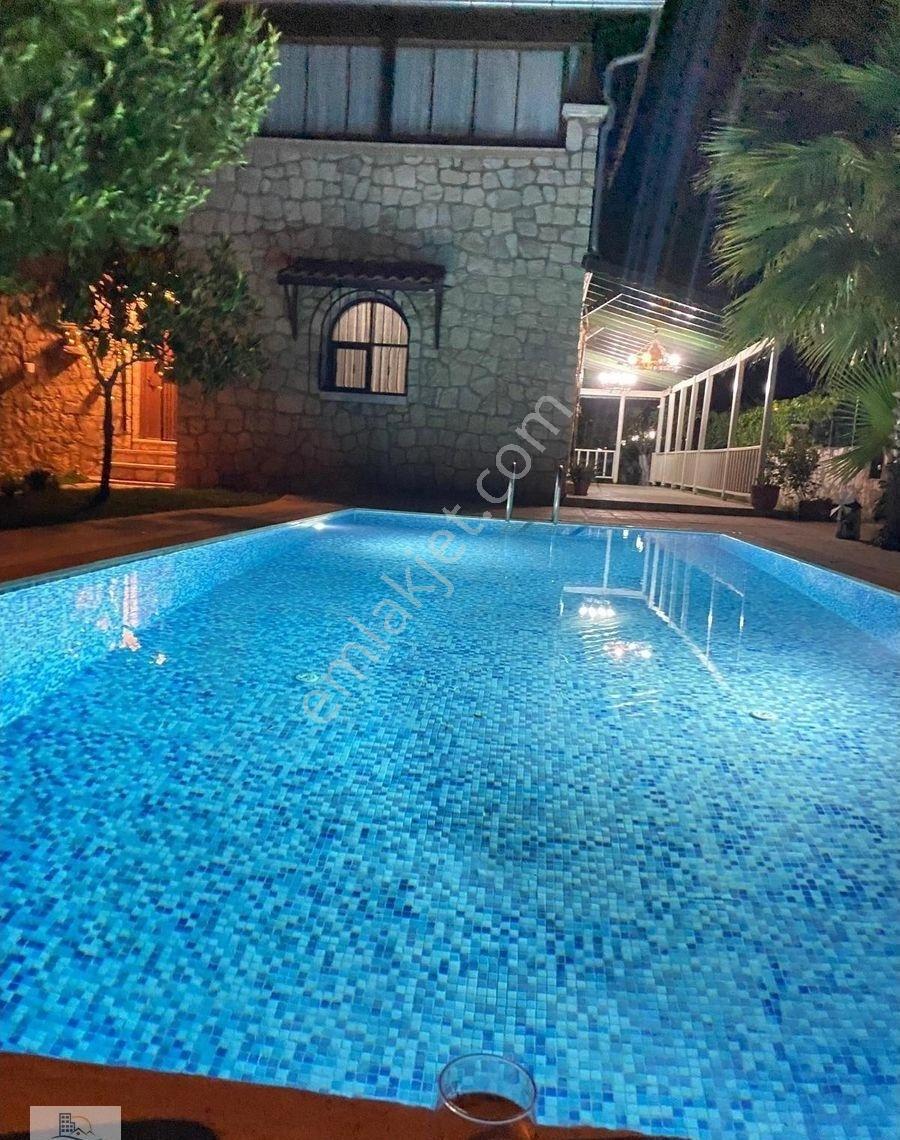 Didim Yeşiltepede 700 Metre Arsa İçinde Havuzlu Otoparklı Full Eşyalı Satılık 5 + 2 Taş Villa - Görsel 2