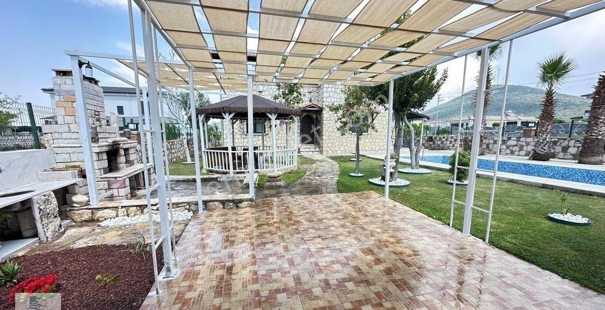 Didim Yeşiltepede 700 Metre Arsa İçinde Havuzlu Otoparklı Full Eşyalı Satılık 5 + 2 Taş Villa - Görsel 10