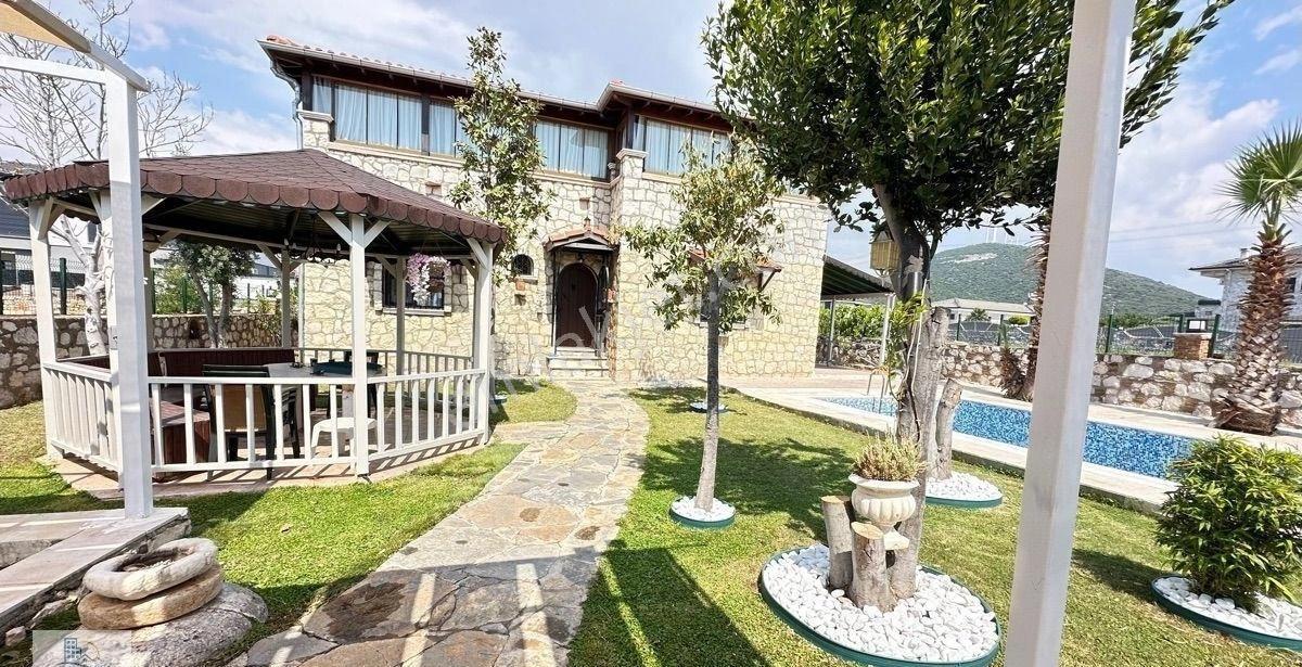 Didim Yeşiltepede 700 Metre Arsa İçinde Havuzlu Otoparklı Full Eşyalı Satılık 5 + 2 Taş Villa - Görsel 9