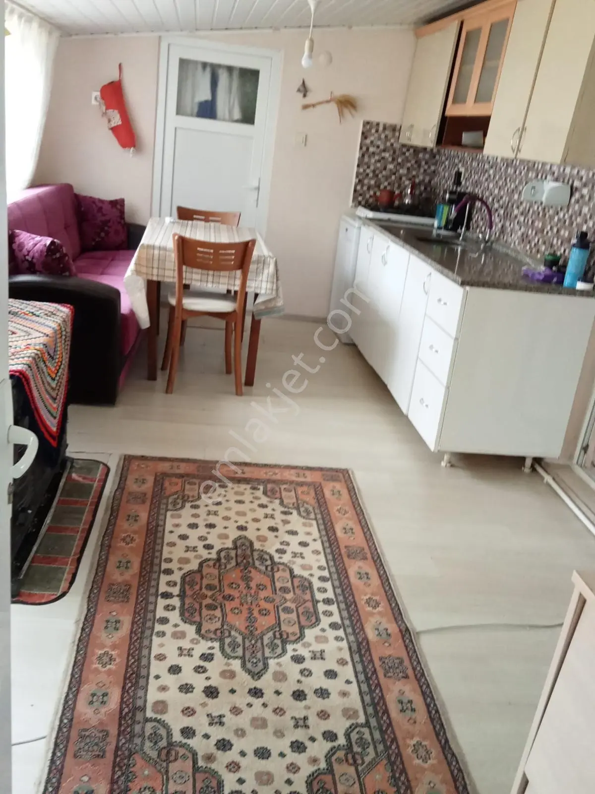 Lalapaşa Ömeroba'da Geniş Bahçeli 2+1 Satılık Köy Evi - Görsel 3