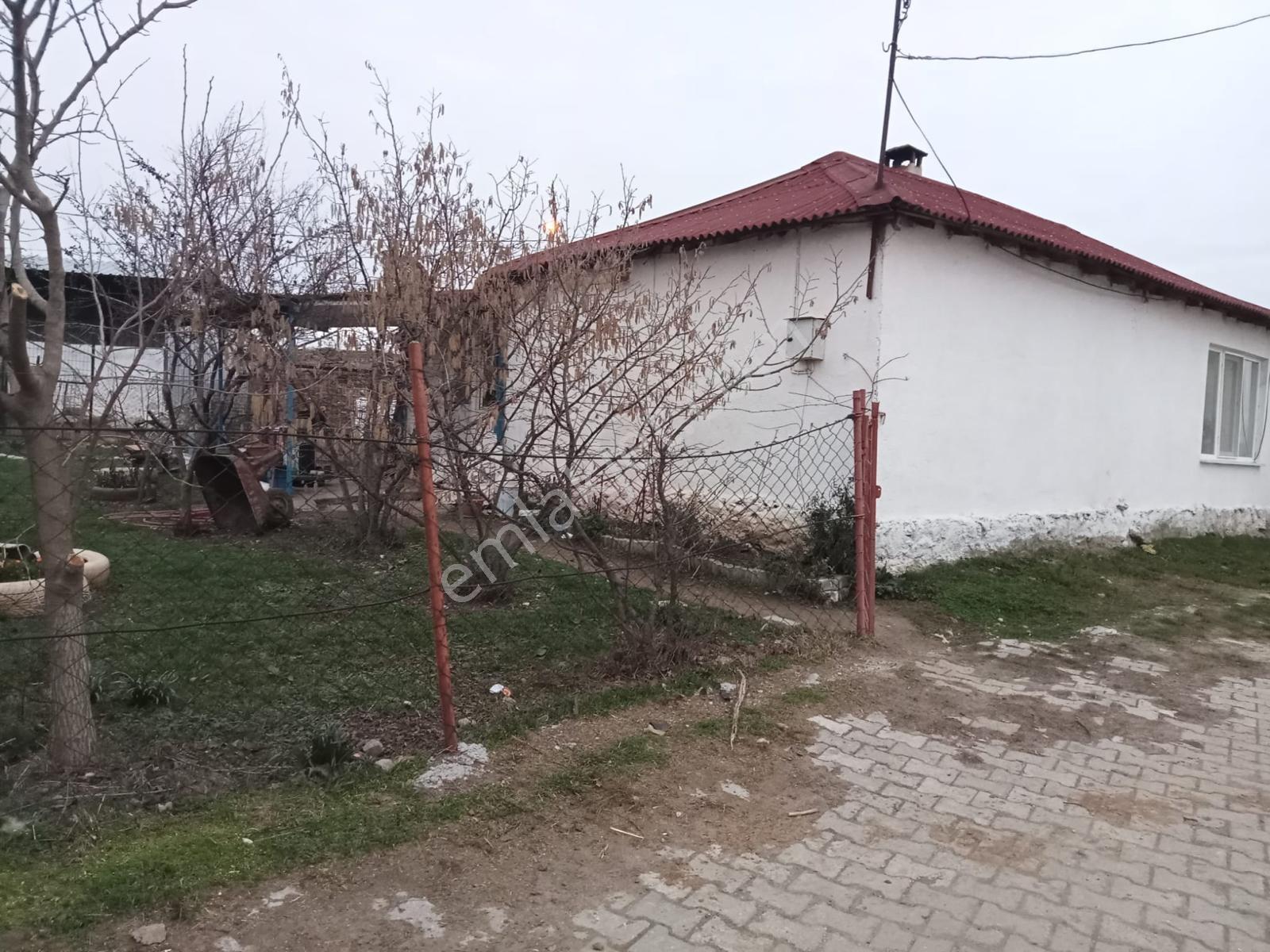 Lalapaşa Ömeroba'da Geniş Bahçeli 2+1 Satılık Köy Evi - Görsel 9