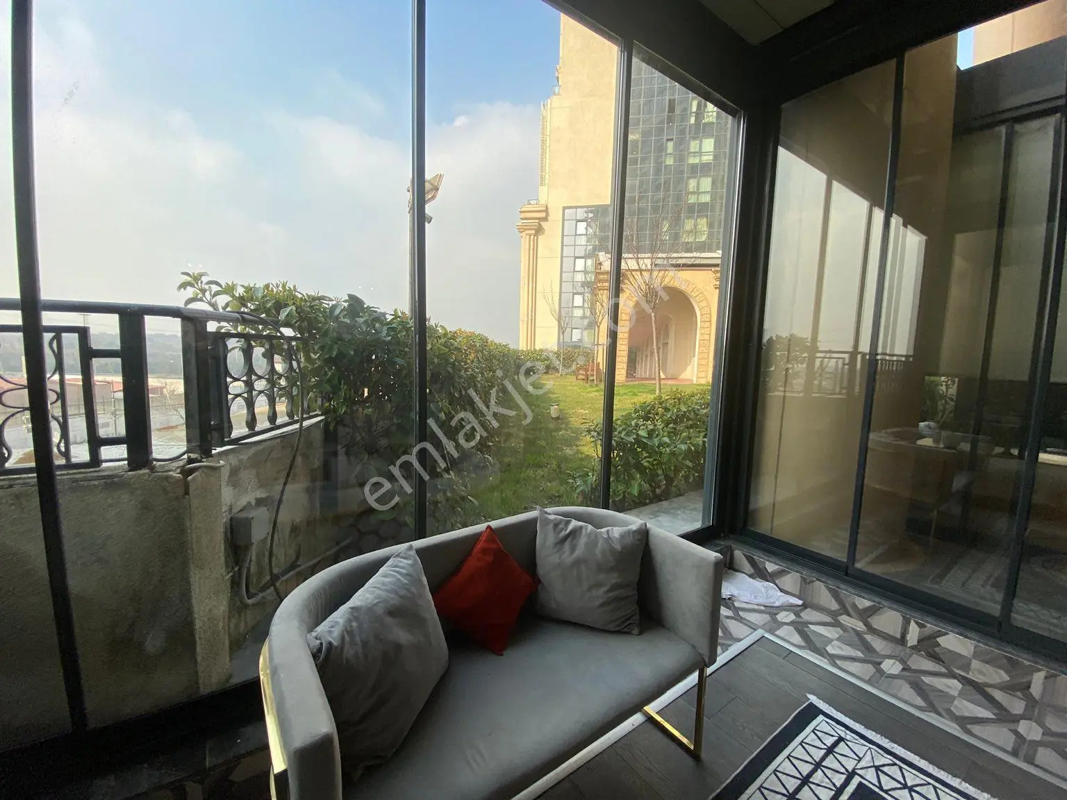 Kiptaş Venezia Mega Eşyalı Kiralık 2+1 Bahçe Katı Herşey Dahil Fiyat - Görsel 2