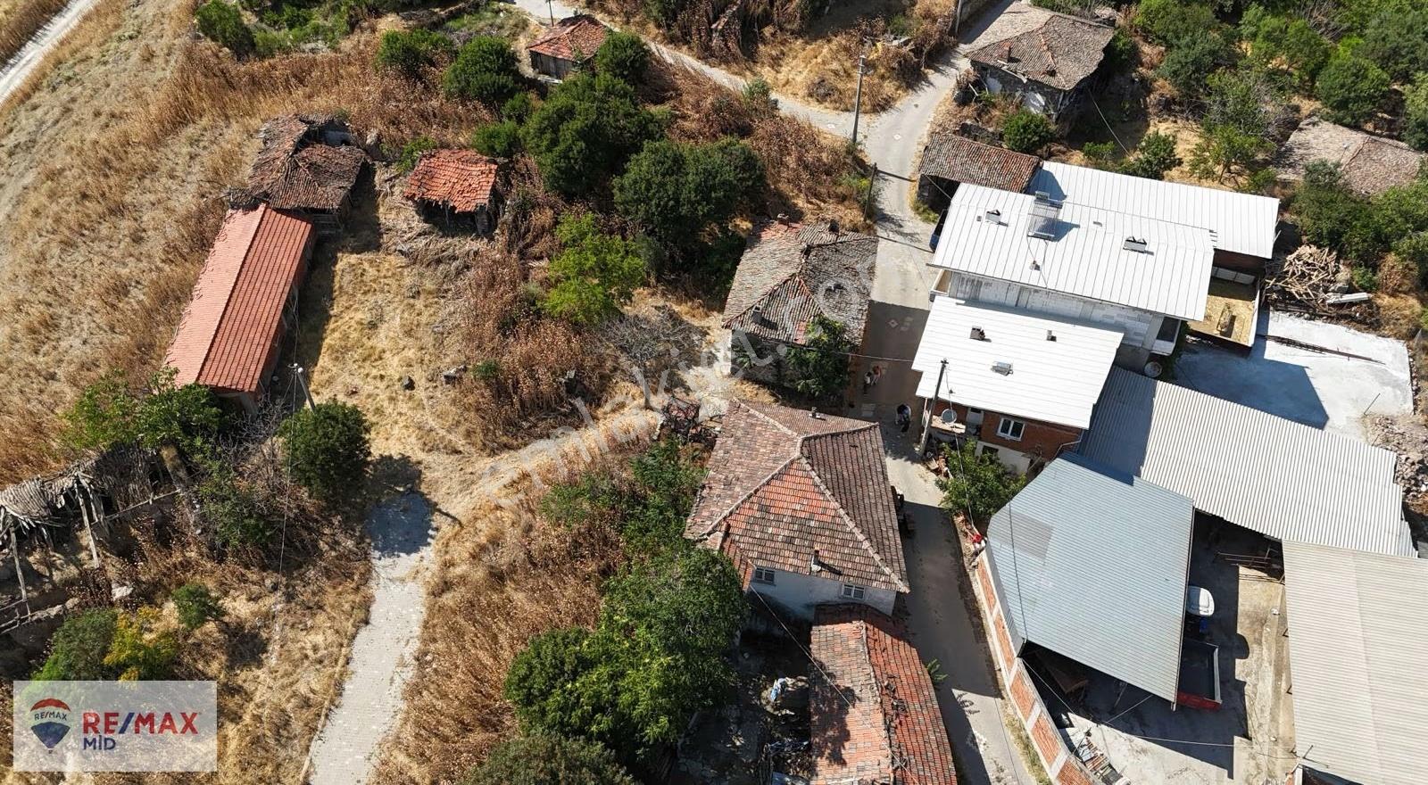 Remax Mıd'den Satılık Nergız'de Kargır Evlı Arsa - Görsel 3