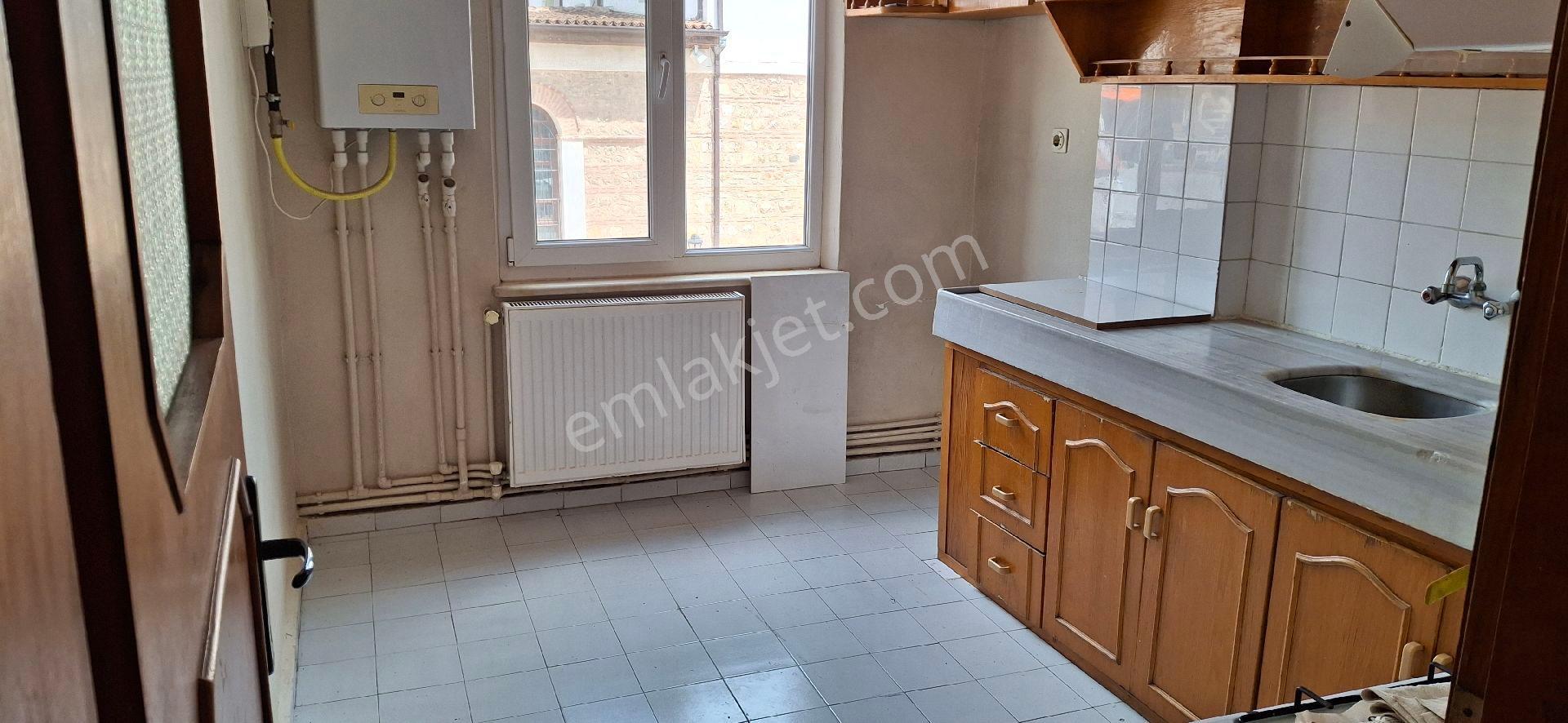 Ulu Caminin Yanında Kiralık 2+1 Daire - Görsel 13