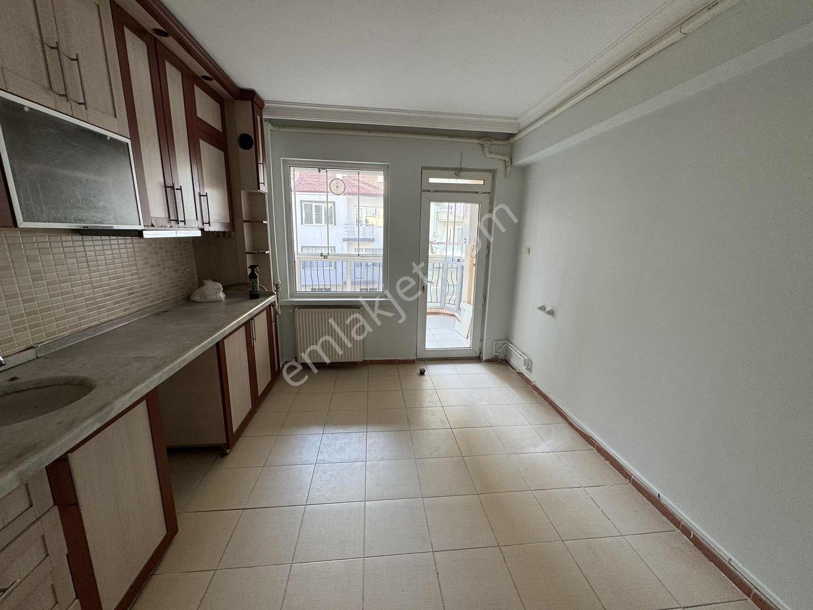 Sağlam Emlaktan Dervişpaşada Kiralık 3+1 Afjetli Ara Kat Daire - Görsel 14