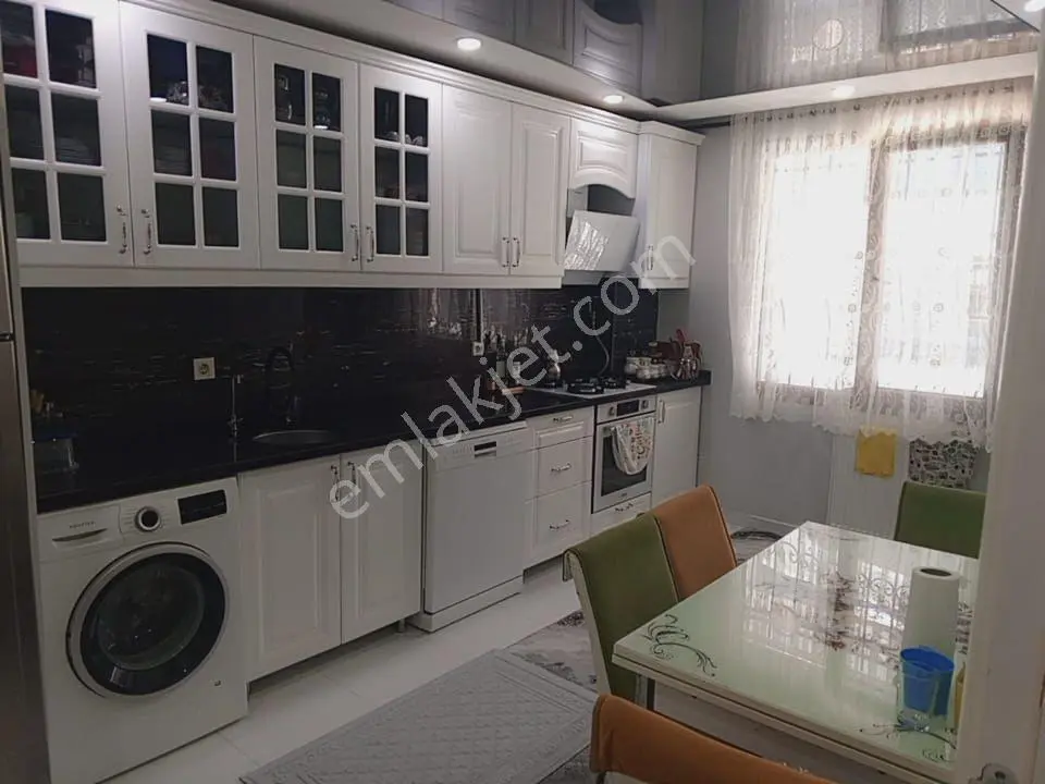 Esenyurt Yunus Emre Mahallesinde 3+1 Yüksek Giriş