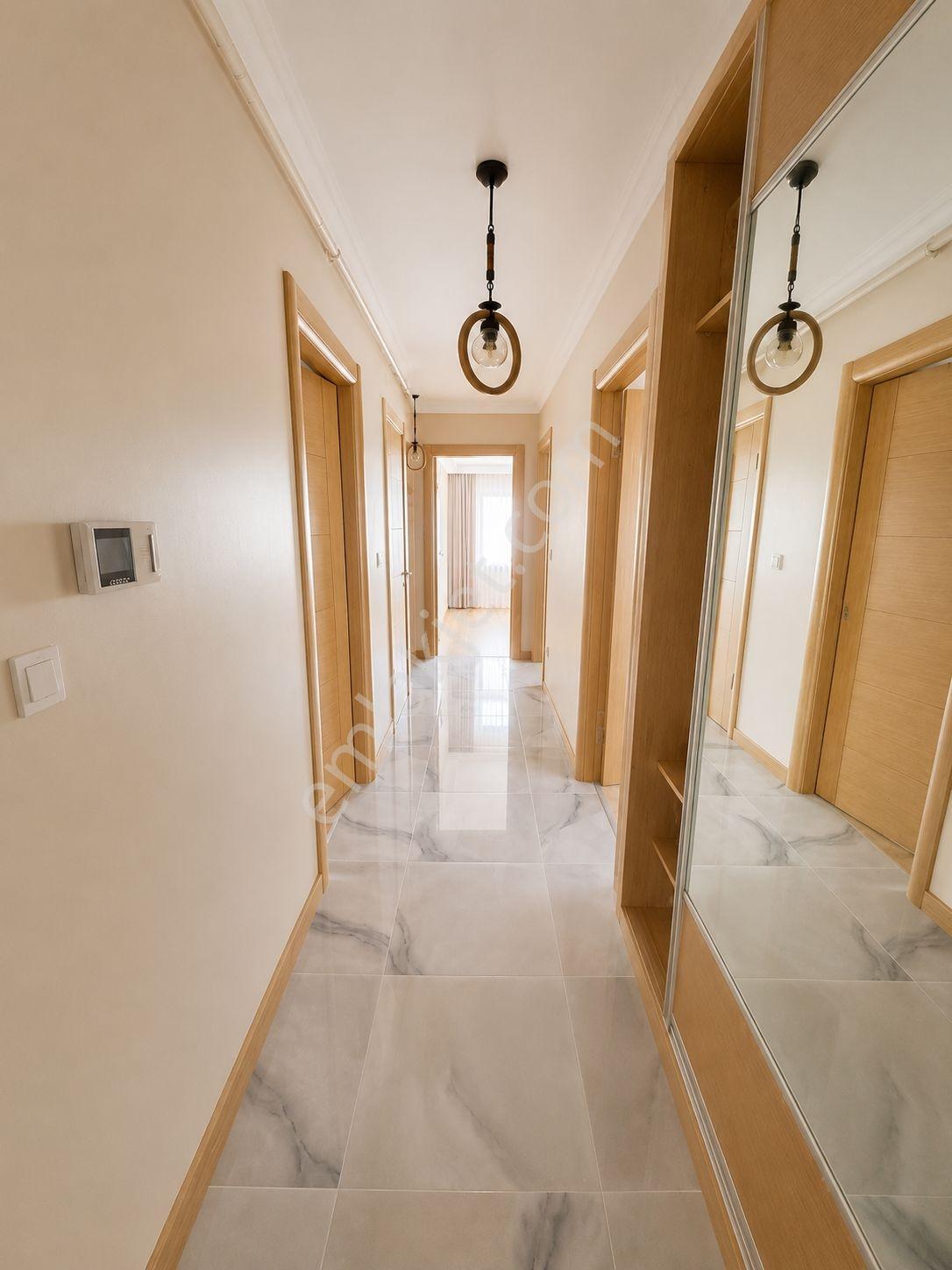 Zümrütevler'de Ön Cepheli E5/metro/köprüye Çok Yakın Kiralık 3+1 - Görsel 3