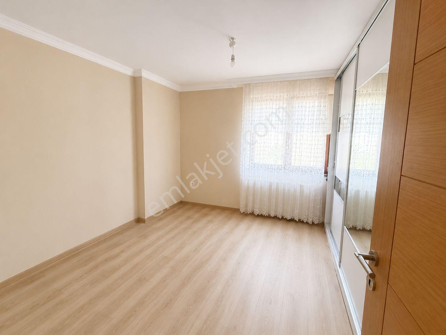 Zümrütevler'de Ön Cepheli E5/metro/köprüye Çok Yakın Kiralık 3+1 - Görsel 9