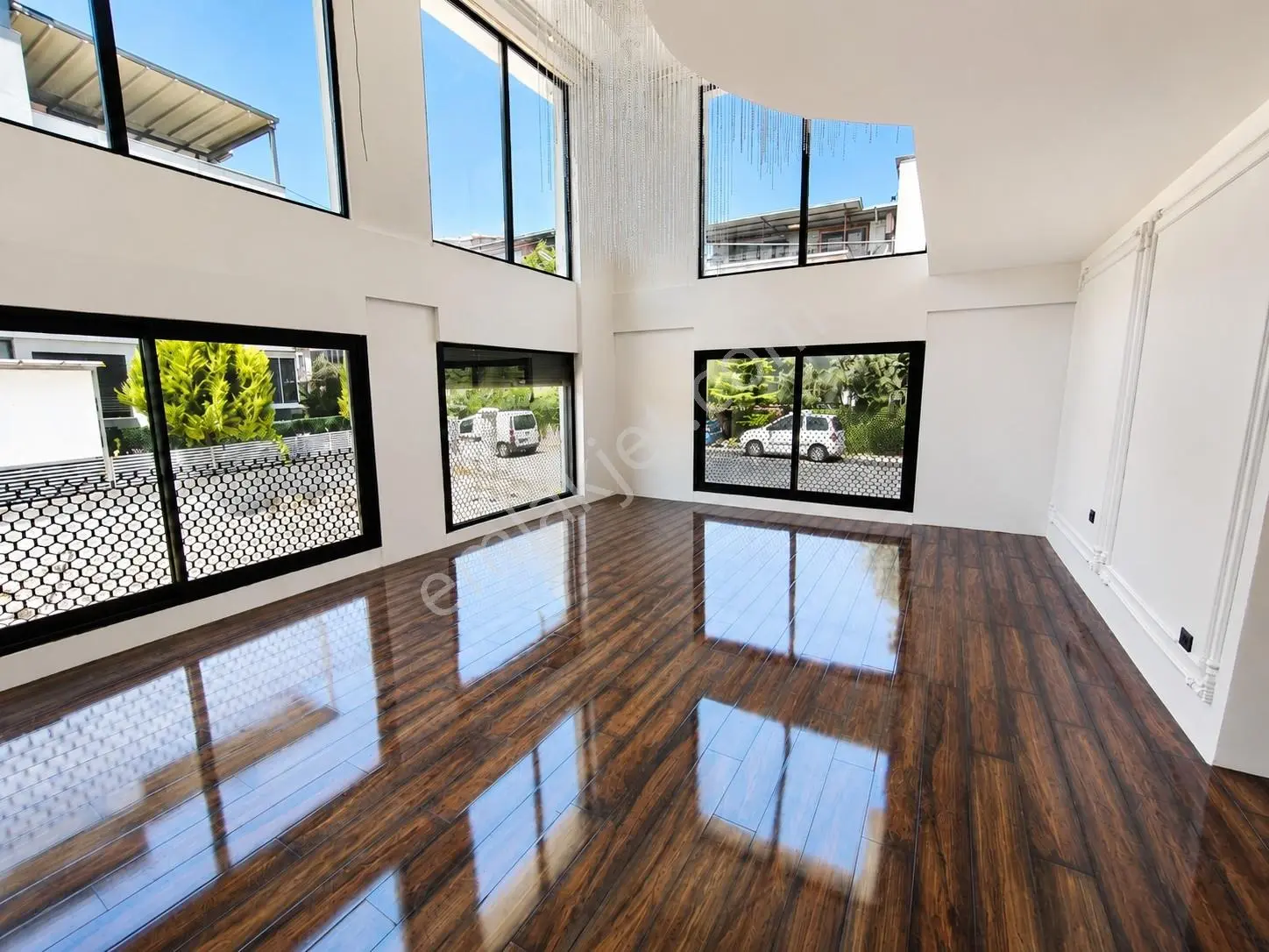 Gaziemir Beyazevler Mah. Satılık 9+2 600 M² Tripleks Villa